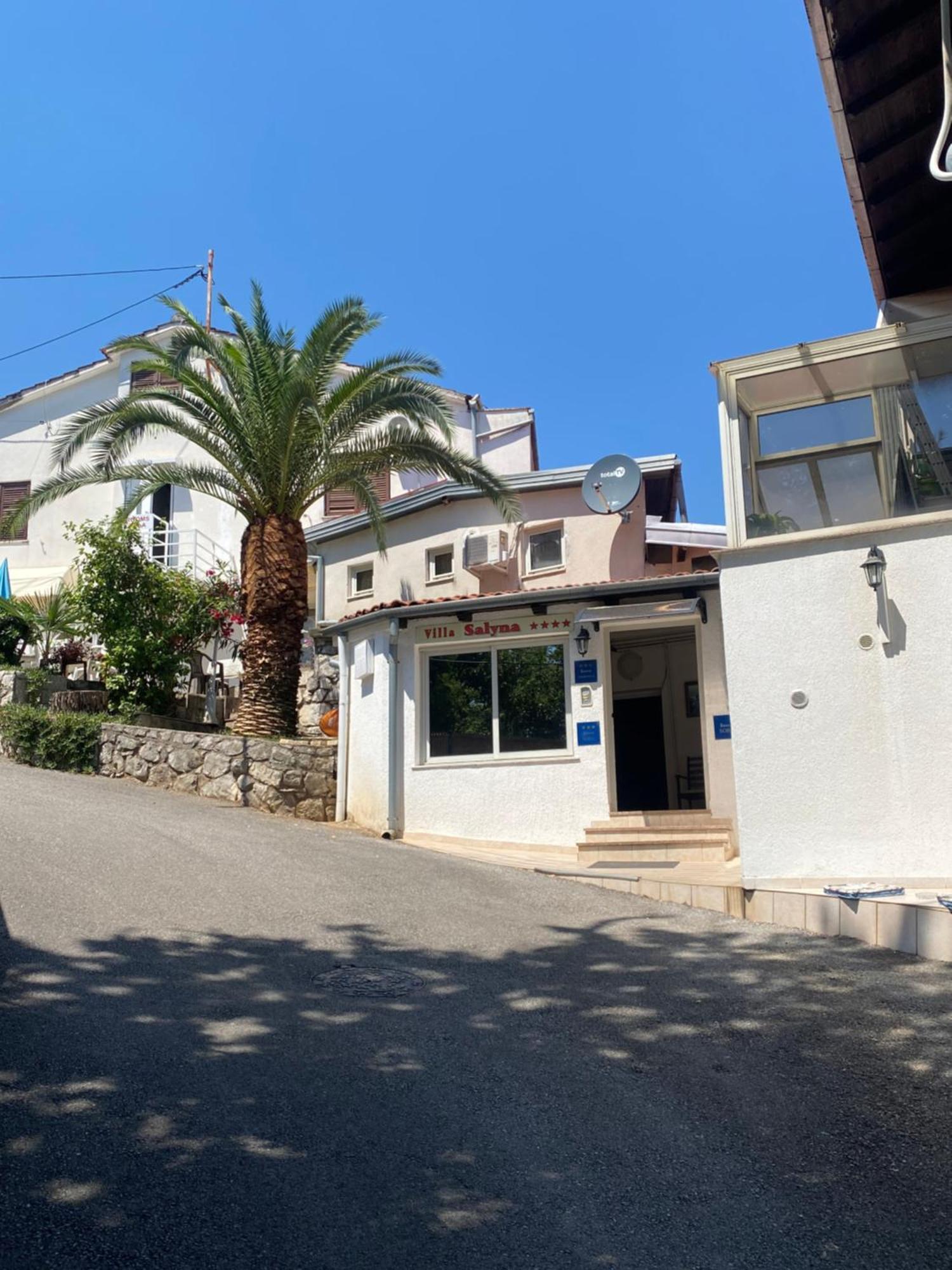 Villa Salyna Icici Bagian luar foto